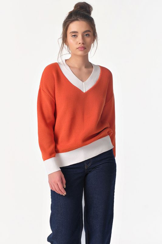 Knitted pullover with v-neck orange