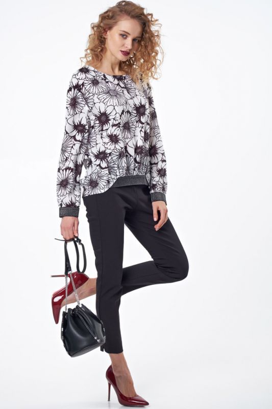 Loose blouse with dropped shoulder with floral print