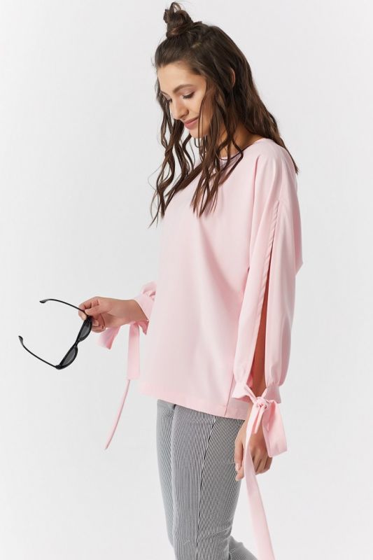 Summer blouse with slits on sleeves pink