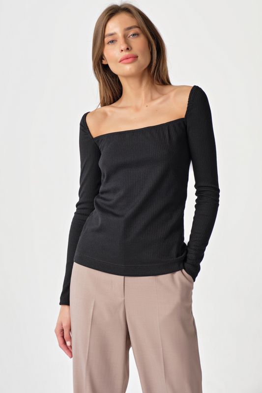 Longsleeve knit with square neckline black