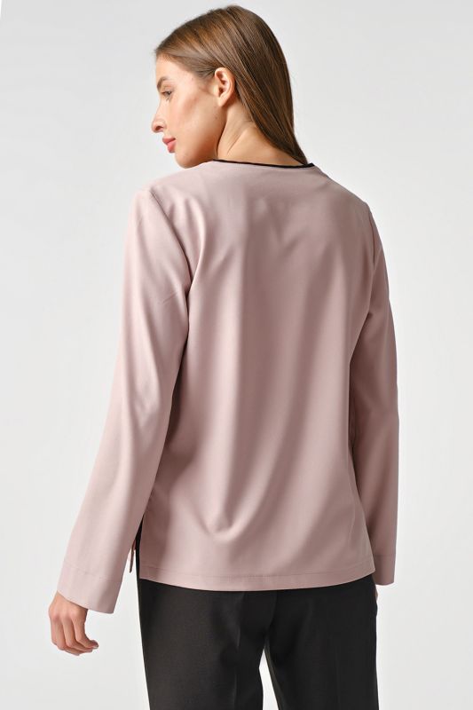 Straight office blouse with v-neck in dusty pink