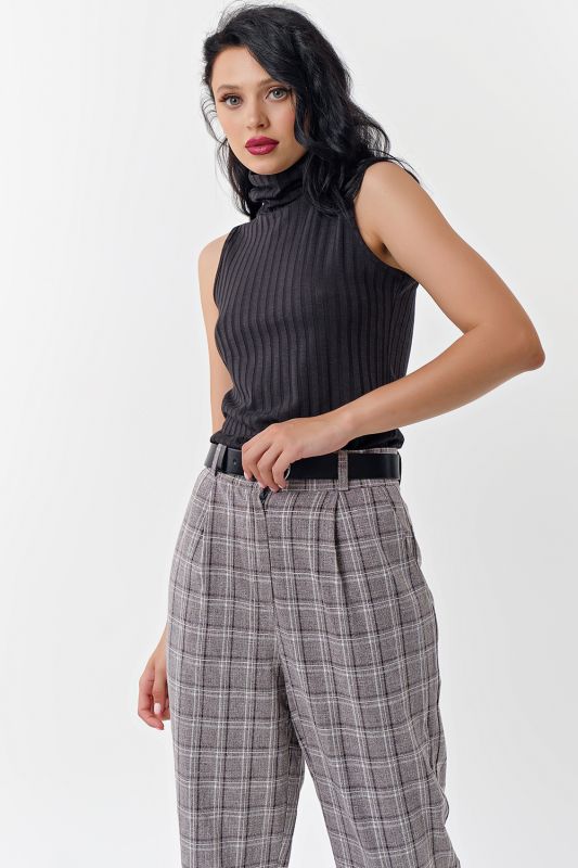 Sleeveless knitted turtleneck in welt black