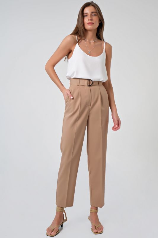 Classic pants shortened straight pants beige