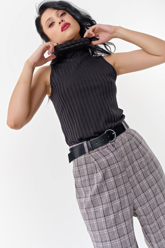 Sleeveless knitted turtleneck in welt black