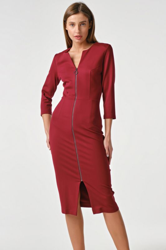 Knitted midi dress with lock in front wine