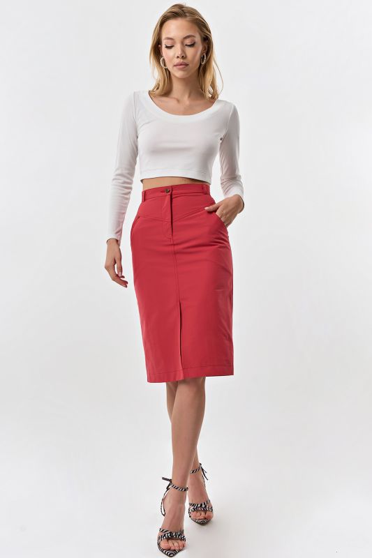 Straight silhouette skirt with denim style in red