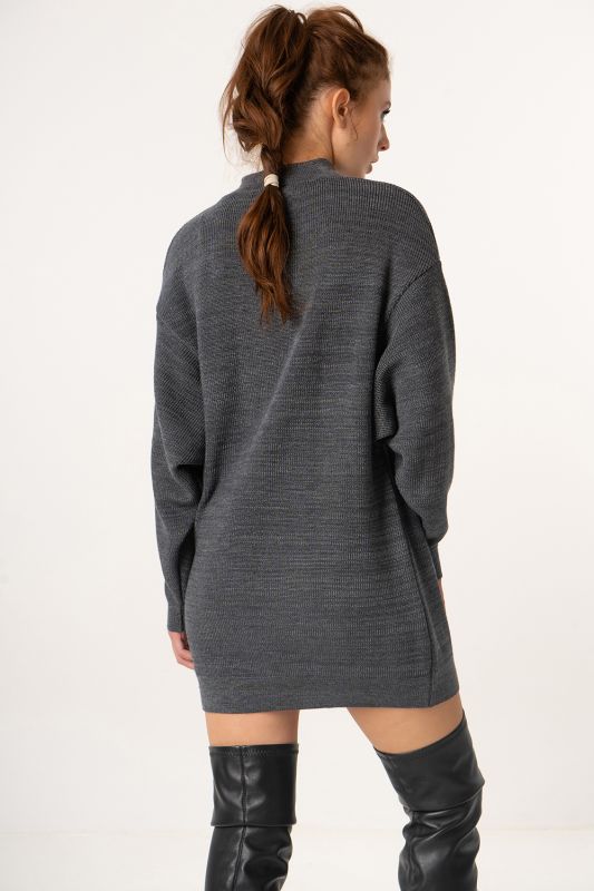 Free silhouette knit dress with double collar graphite