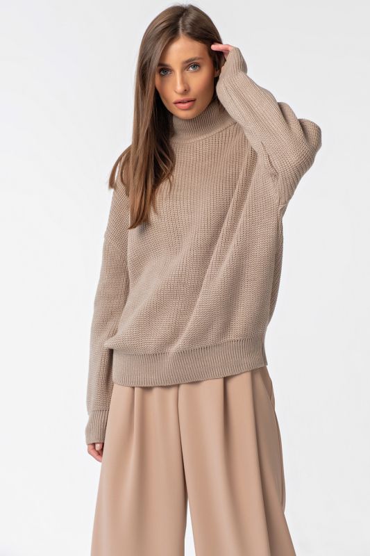 High neck warm knitted sweater beige