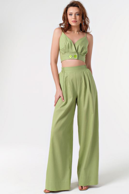 Summer trouser suit with linen top in lettuce color