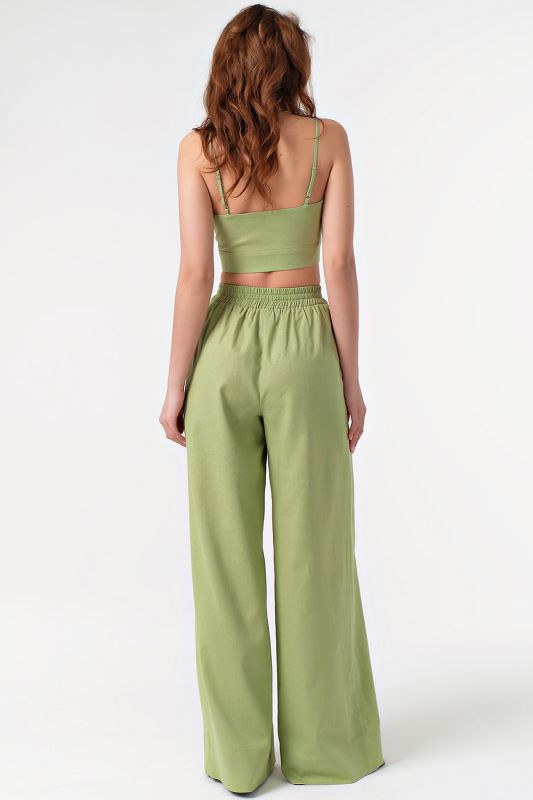 Summer trouser suit with linen top in lettuce color