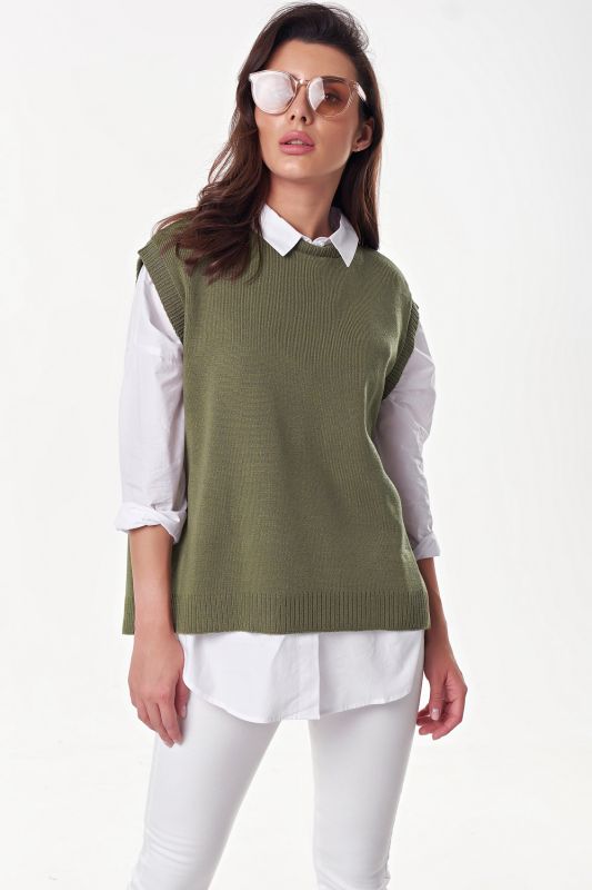 Knitted short over-size vest in green