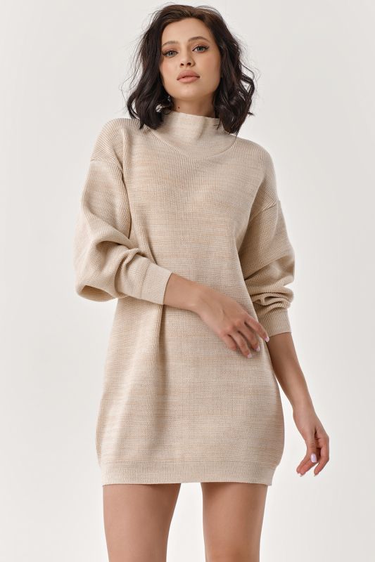 Knitted dress of loose silhouette with double collar cream