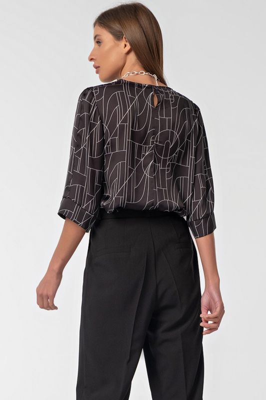 Straight blouse without collar with print on black