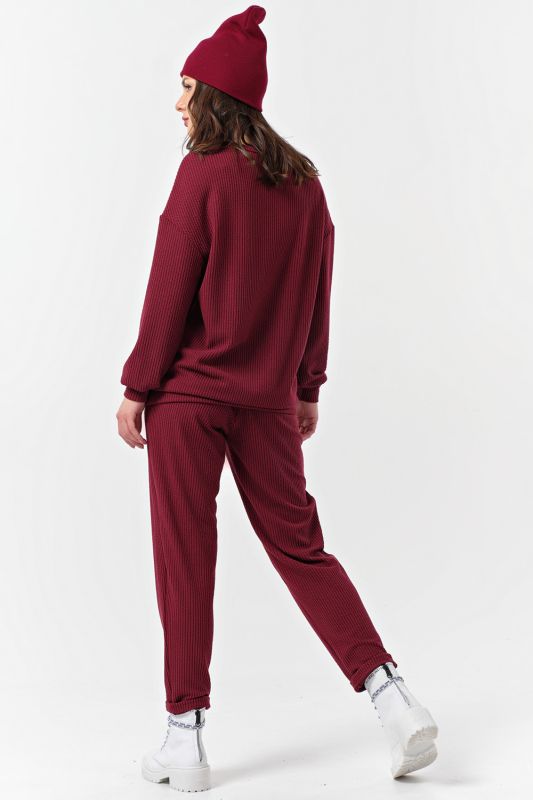 Oversize knitted suit with burgundy pants