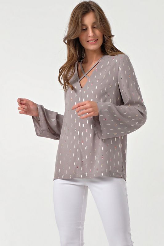 Free chiffon blouse with print on gray