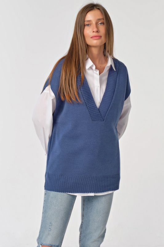 Oversize knitted vest with slits on the sides on blue