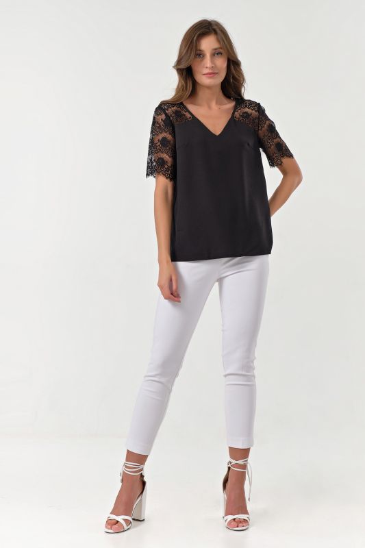 Straight blouse with lace black