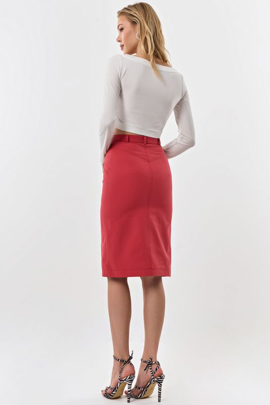 Straight silhouette skirt with denim style in red