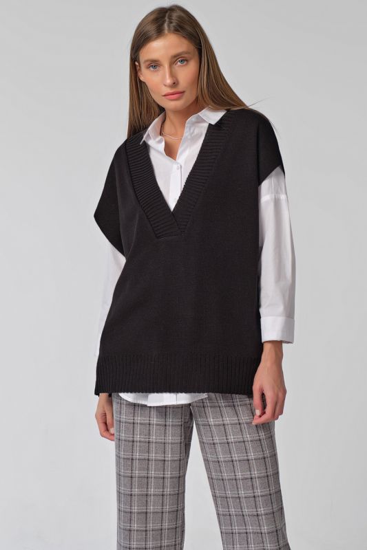 Knitted over-size vest with slits on the sides black