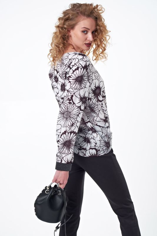 Loose blouse with dropped shoulder with floral print