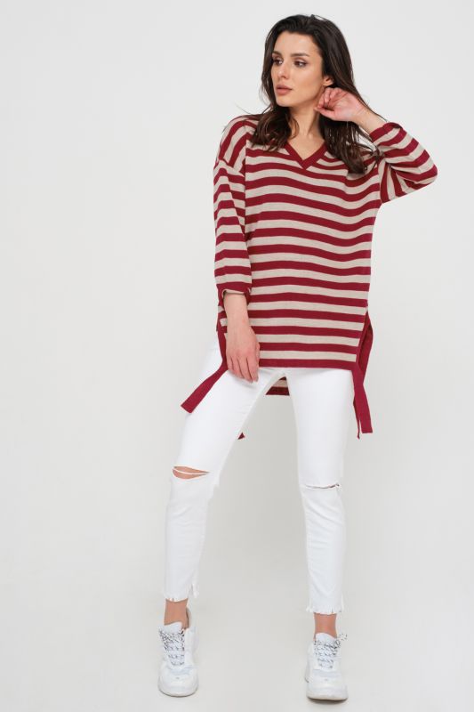 Knitted tunic with v-neck with slits on the sides in stripes on burgundy