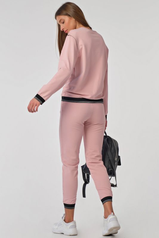 Sporty jersey knitted suit made of fouter pink