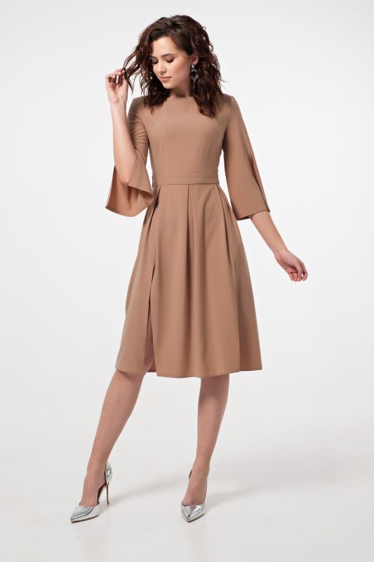 Beige fitted dress with leg slit