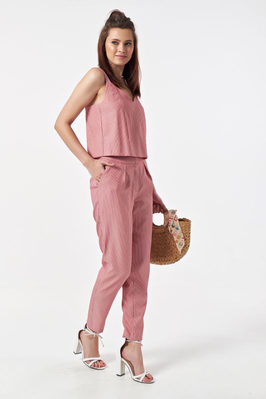 Summer pants suit with striped top on red