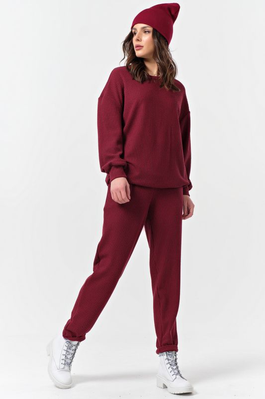 Oversize knitted suit with burgundy pants