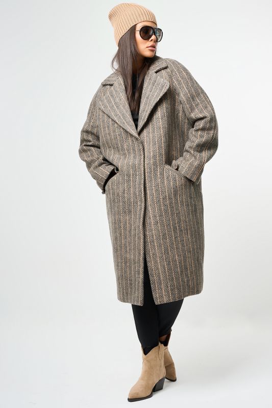 Beige long coat made of wool with insulated lining