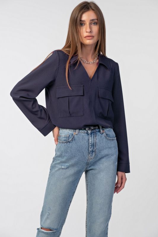 Free straight shirt with pockets on blue