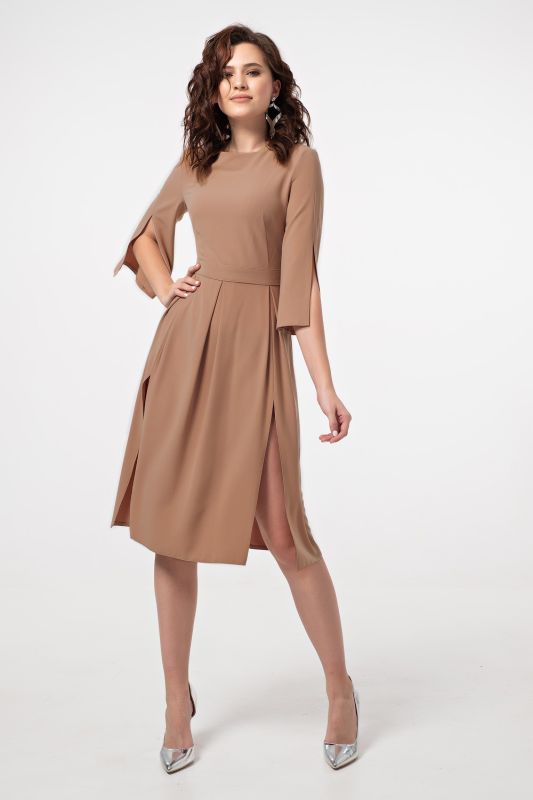 Beige fitted dress with leg slit