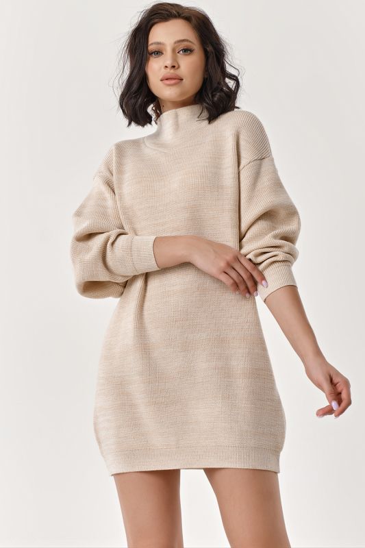 Knitted dress of loose silhouette with double collar cream