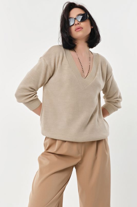 V-neck knitted sweater beige