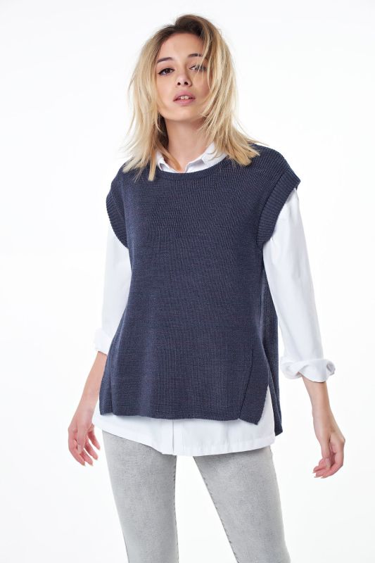 Asymmetric knitted vest with slits on the sides blue