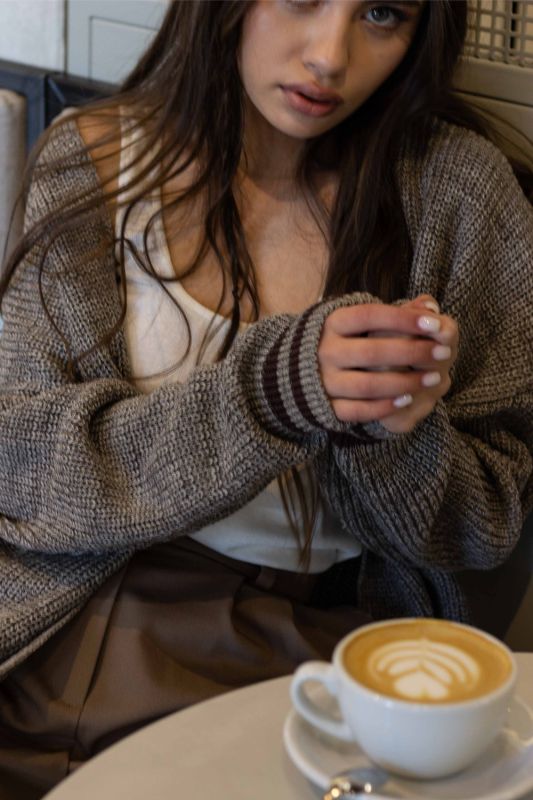 Beige m_lange beige buttonless knitted short over-size cardigan