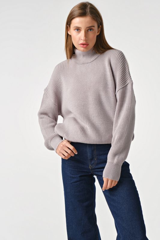 Warm knitted sweater with high neck light gray