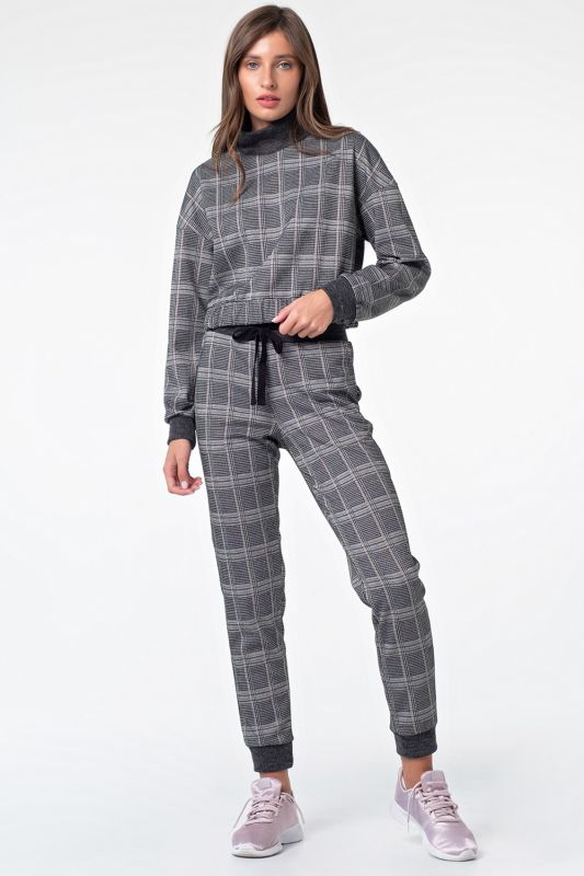 Casual warm jersey warm suit with plaid on black