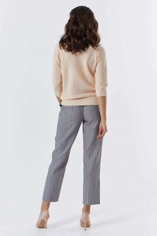 Short knitted pullover with v-neck beige