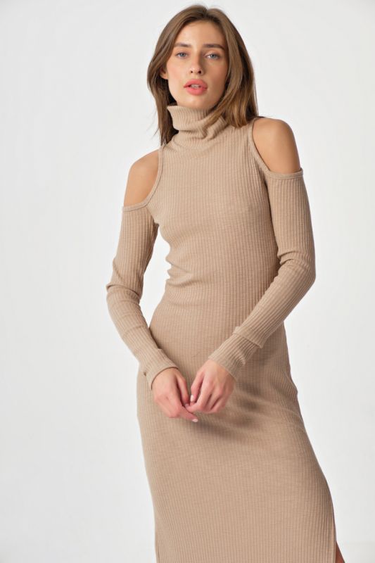 Noodle dress with open shoulders and sleeves on beige