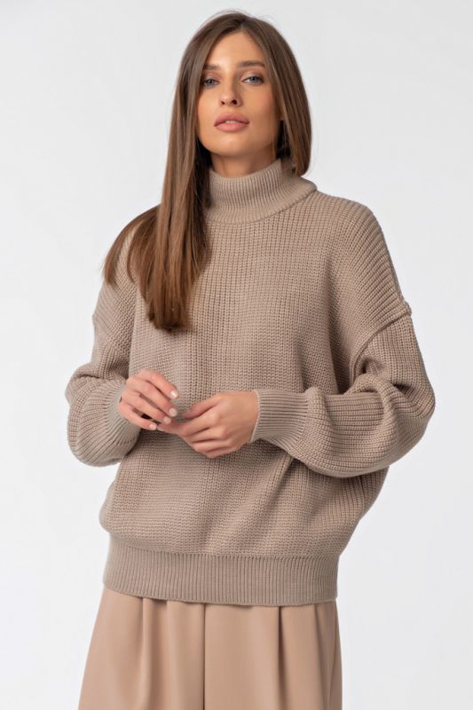 High neck warm knitted sweater beige