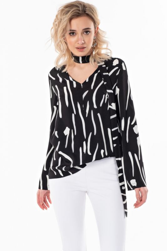 Free blouse with wide sleeve with print on black