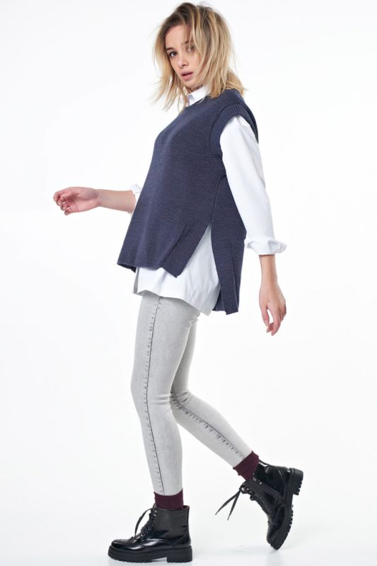 Asymmetric knitted vest with slits on the sides blue