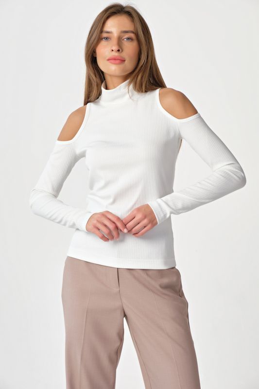 Longsleeve knit with open shoulders in milk color