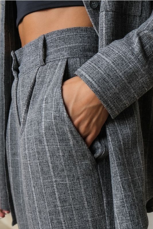 Oversize pants suit with striped shirt on gray