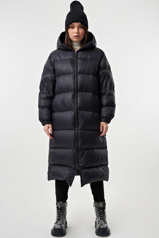 Straight silhouette down coat black