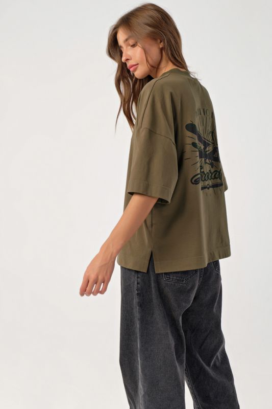 Oversize T-shirt with print on the back made of khaki cotton