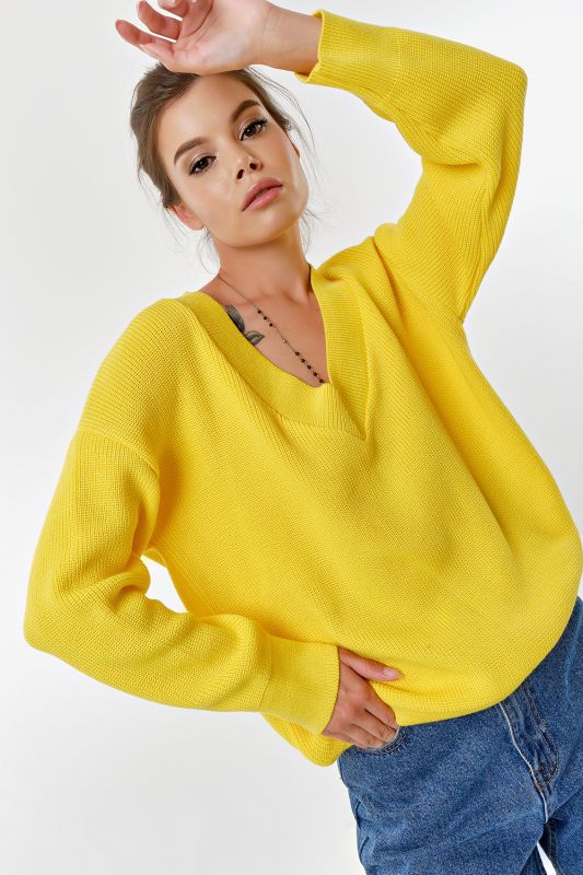 Free silhouette sweater with v-neck yellow