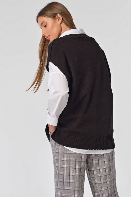 Knitted over-size vest with slits on the sides black