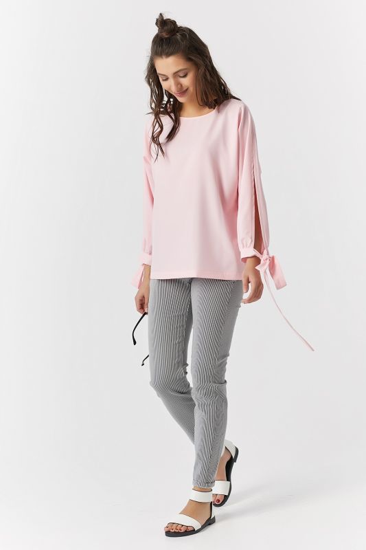 Summer blouse with slits on sleeves pink